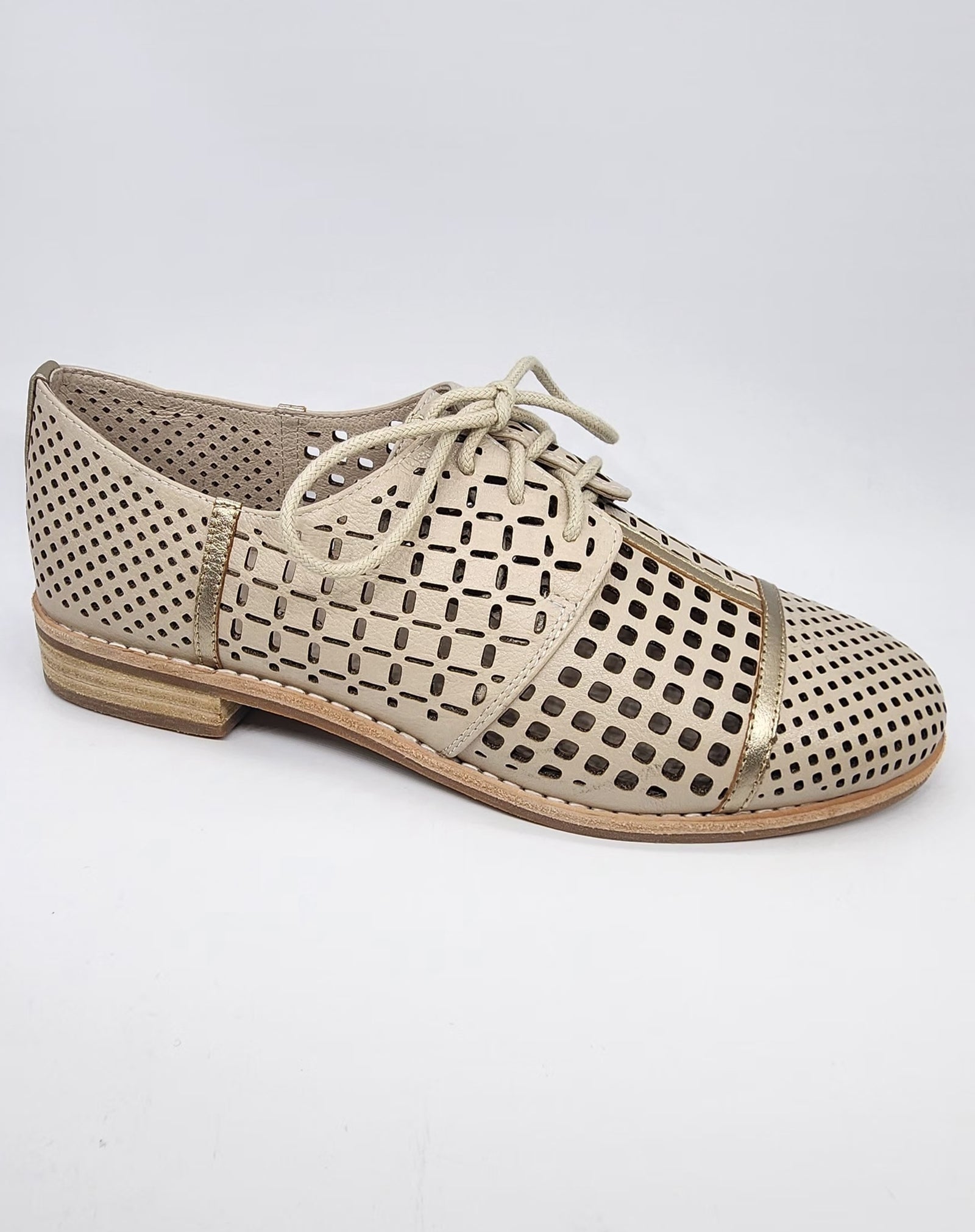 Django & Juliette Avert