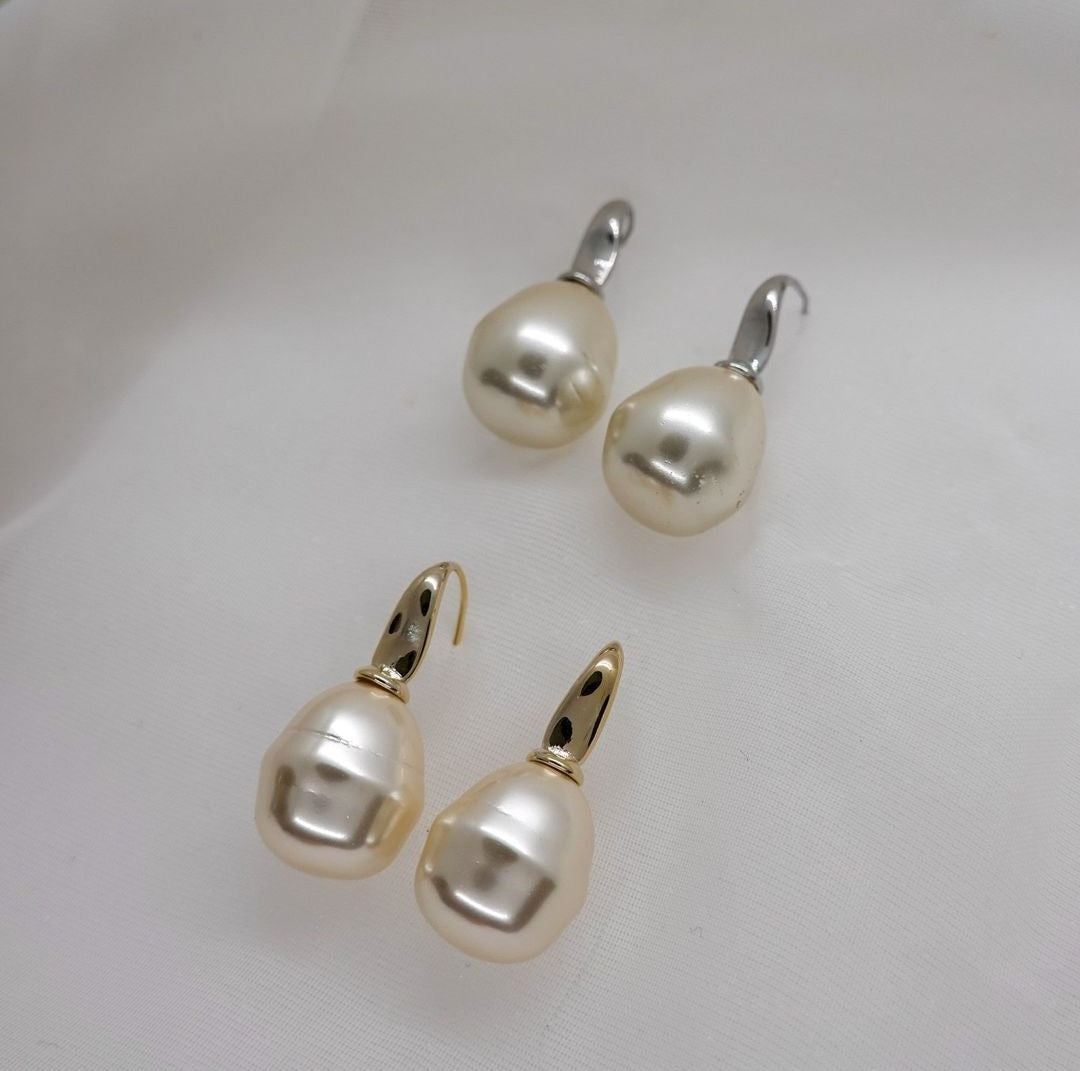 Gregory Ladner Baroque Pearl Hook Drop